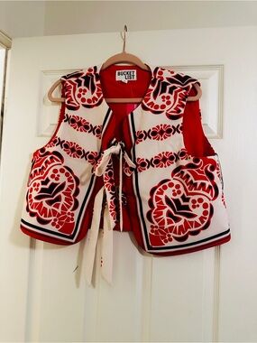 BUCKETLIST Red Cream Graphic Tie-Front Tank Vest